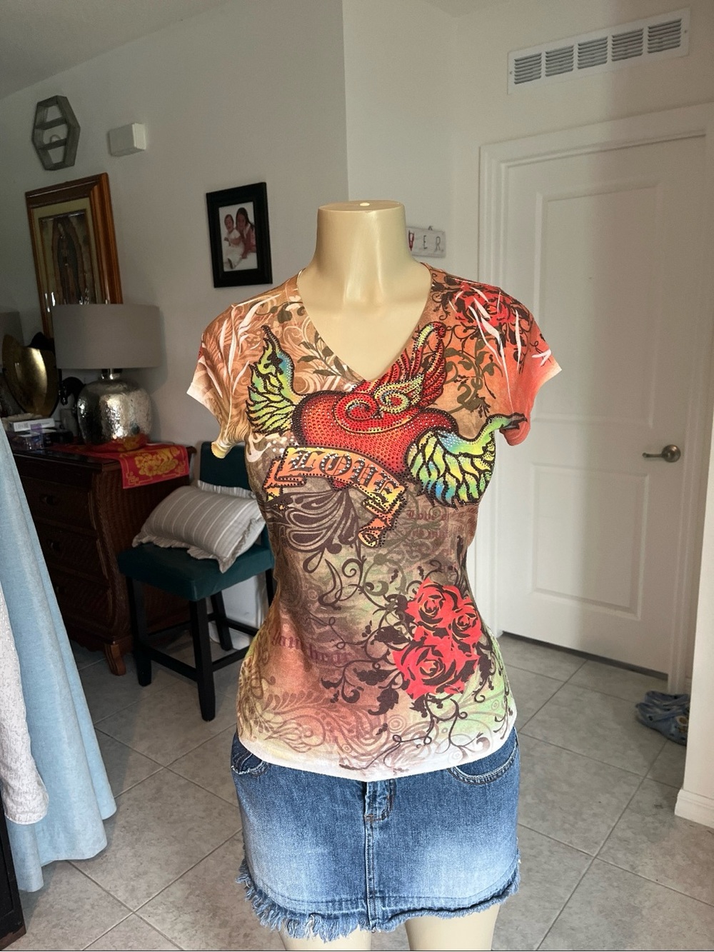 Love Multicolor V-Neck Graphic Tee with Heart & Wing Motif